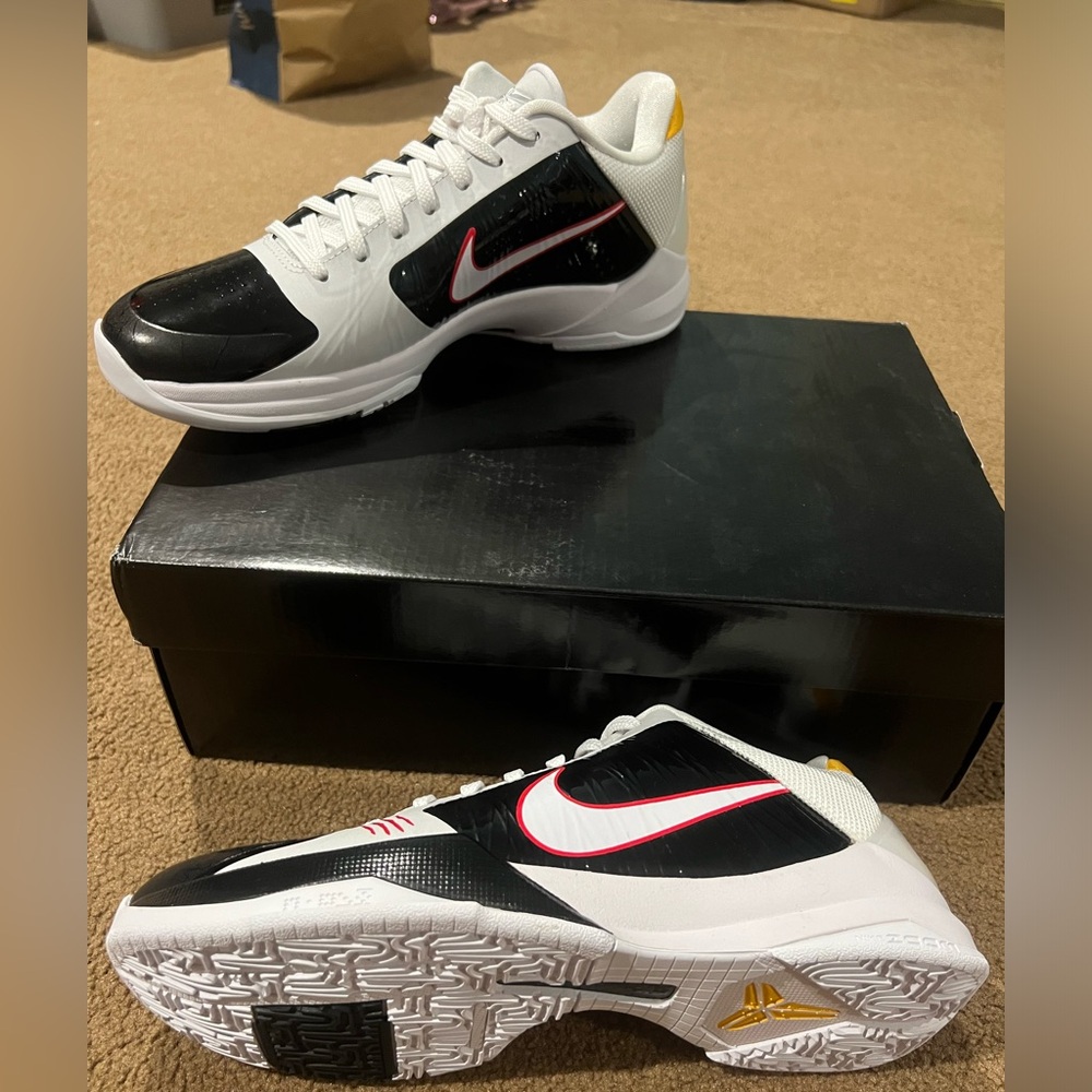 Kobe 5 alternate Bruce Lee